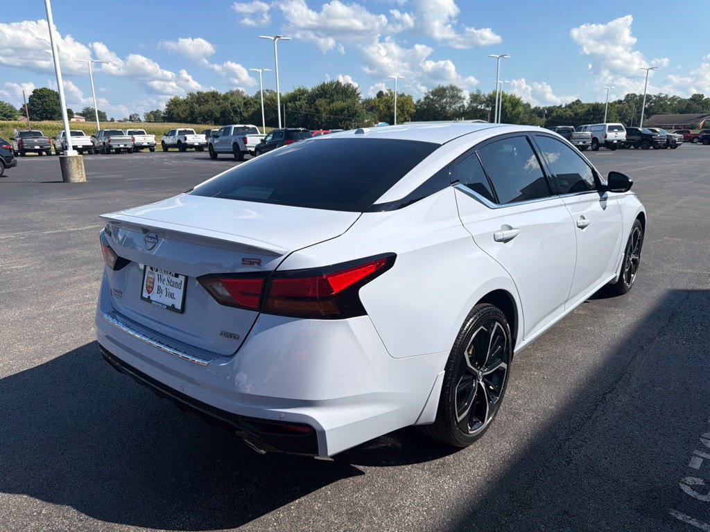 Used 2023 Nissan Altima 2.5 SR w/ SR Premium Package AWD/4WD image 5