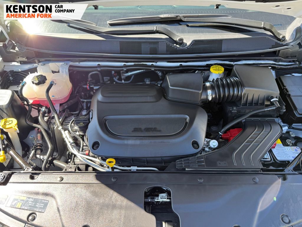 Used 2026 Chrysler Pacifica Limited image 16