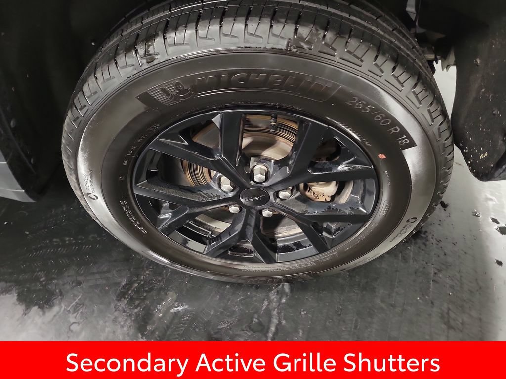 Used 2025 Jeep Grand Cherokee Altitude AWD/4WD image 10