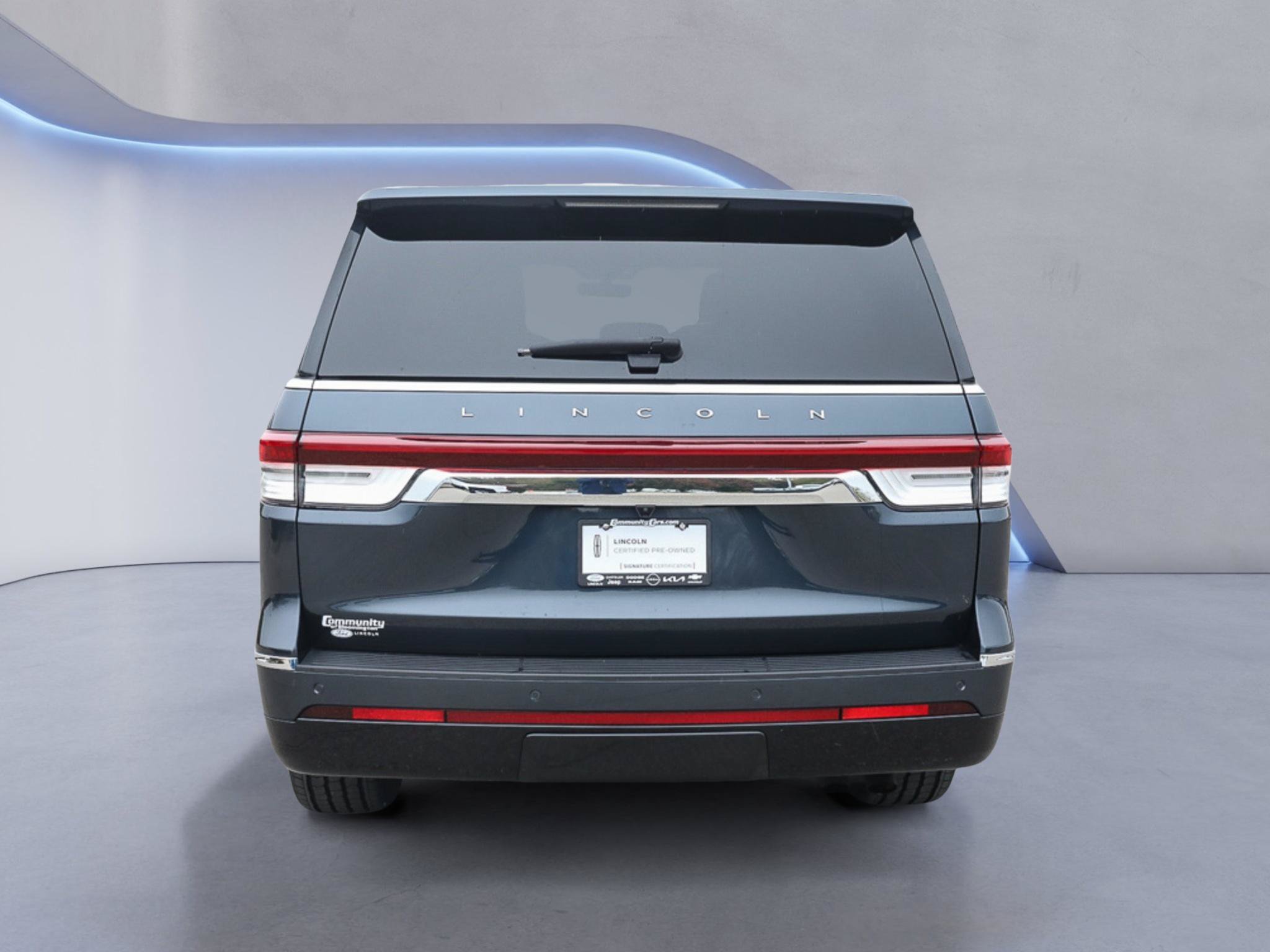 Certified 2024 Lincoln Navigator Reserve AWD/4WD image 6