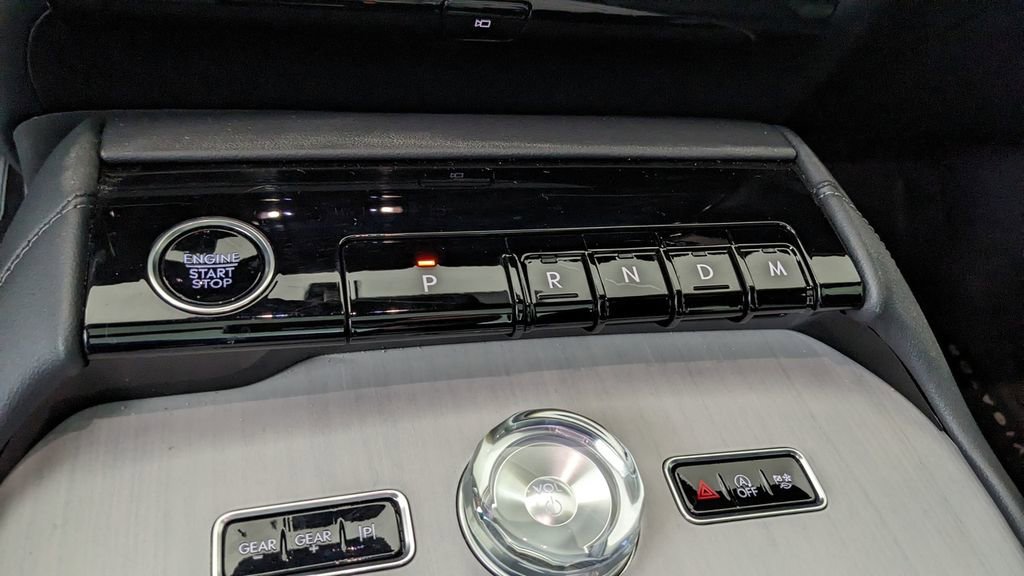 Used 2025 Lincoln Navigator Reserve w/ Jet Appearance Package image 32