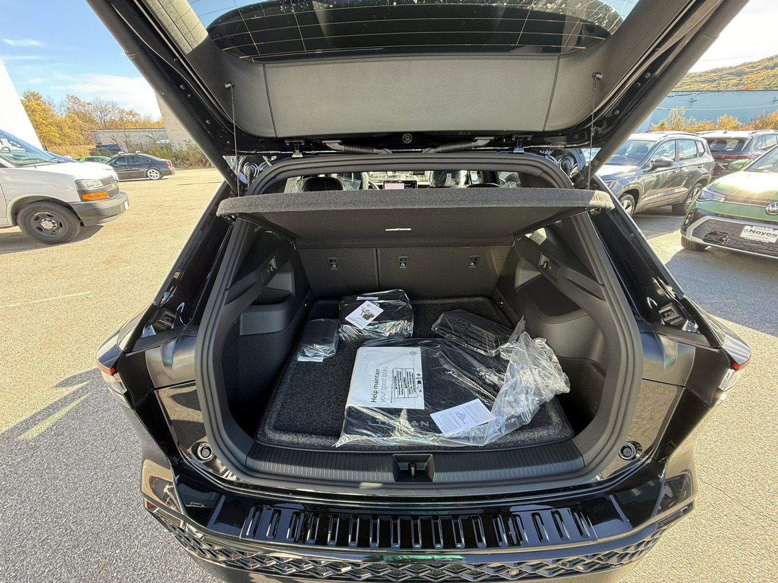 New 2026 Volkswagen Tiguan SEL R-Line image 22