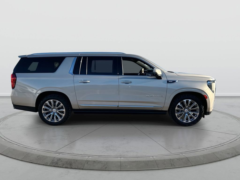 Used 2021 GMC Yukon XL Denali w/ Denali Ultimate Package AWD/4WD image 9