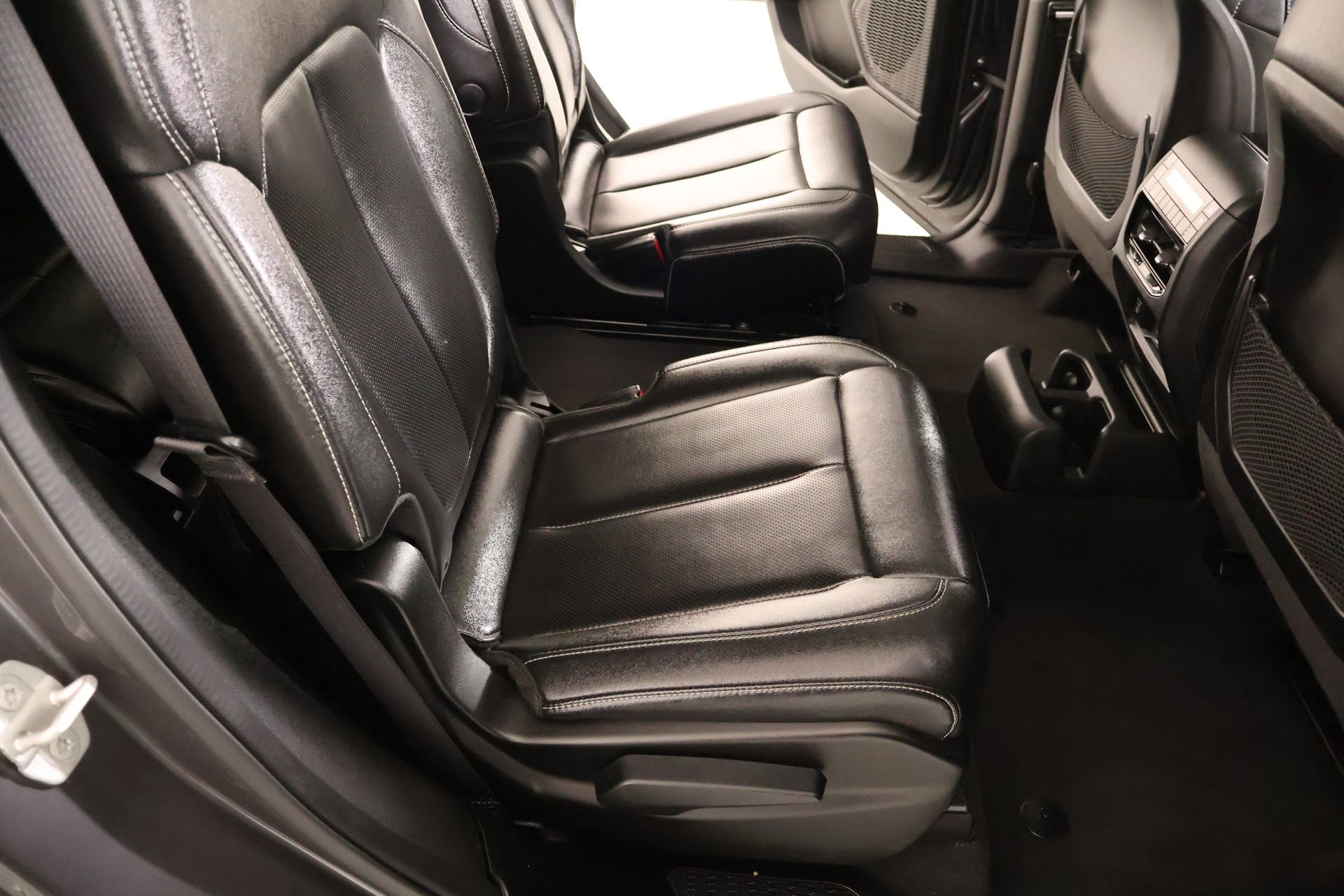 Used 2024 Jeep Grand Cherokee L Limited w/ Luxury Tech Group II AWD/4WD image 16