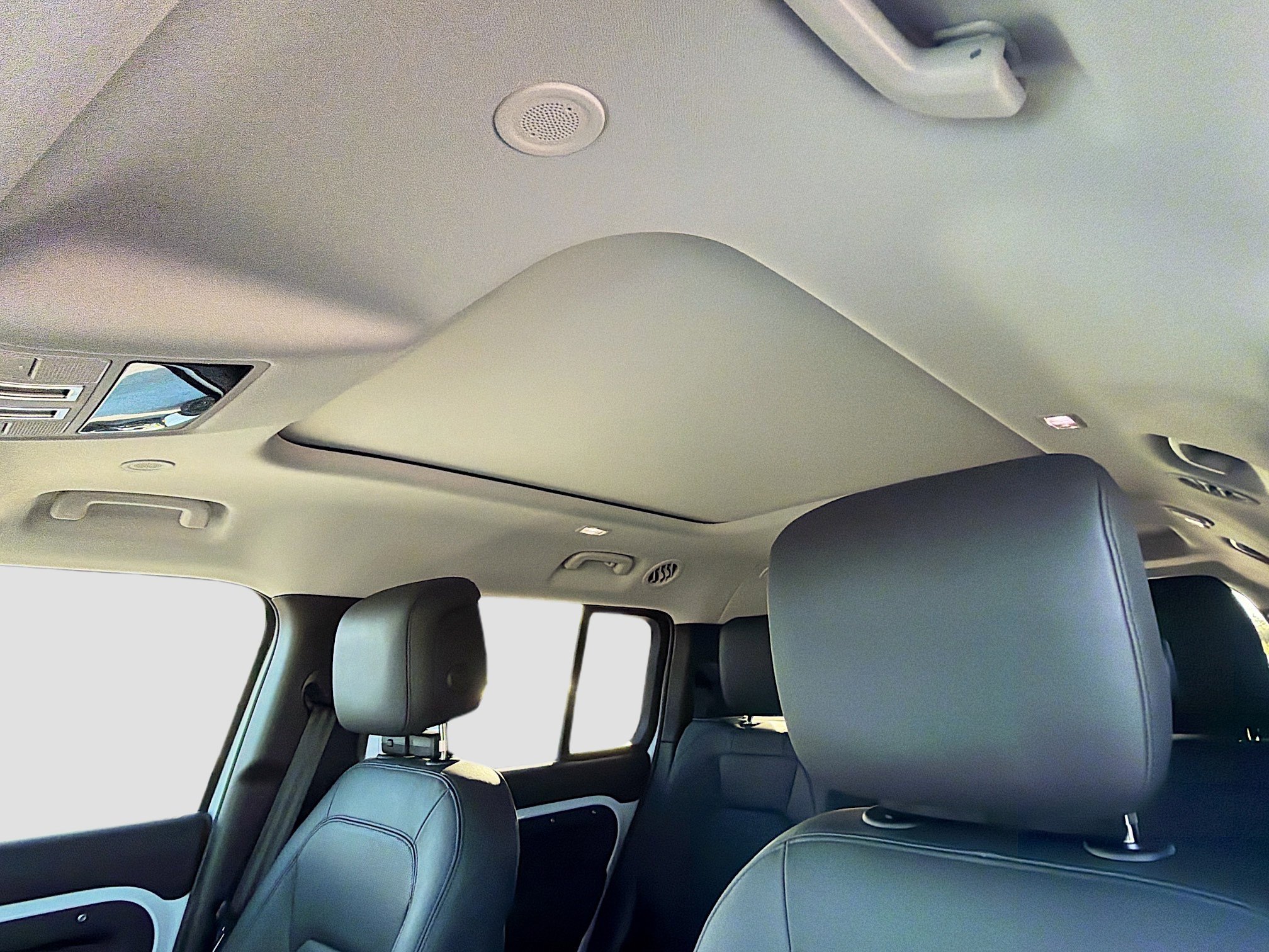 Used 2025 Land Rover Defender 130 S image 28