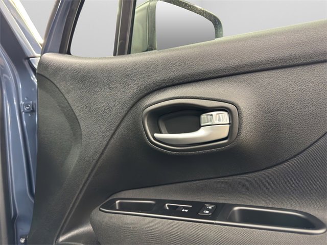 Used 2021 Jeep Renegade Latitude image 34