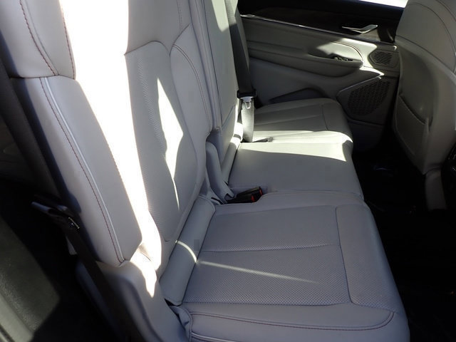 Used 2023 Jeep Grand Cherokee L Overland AWD/4WD image 14