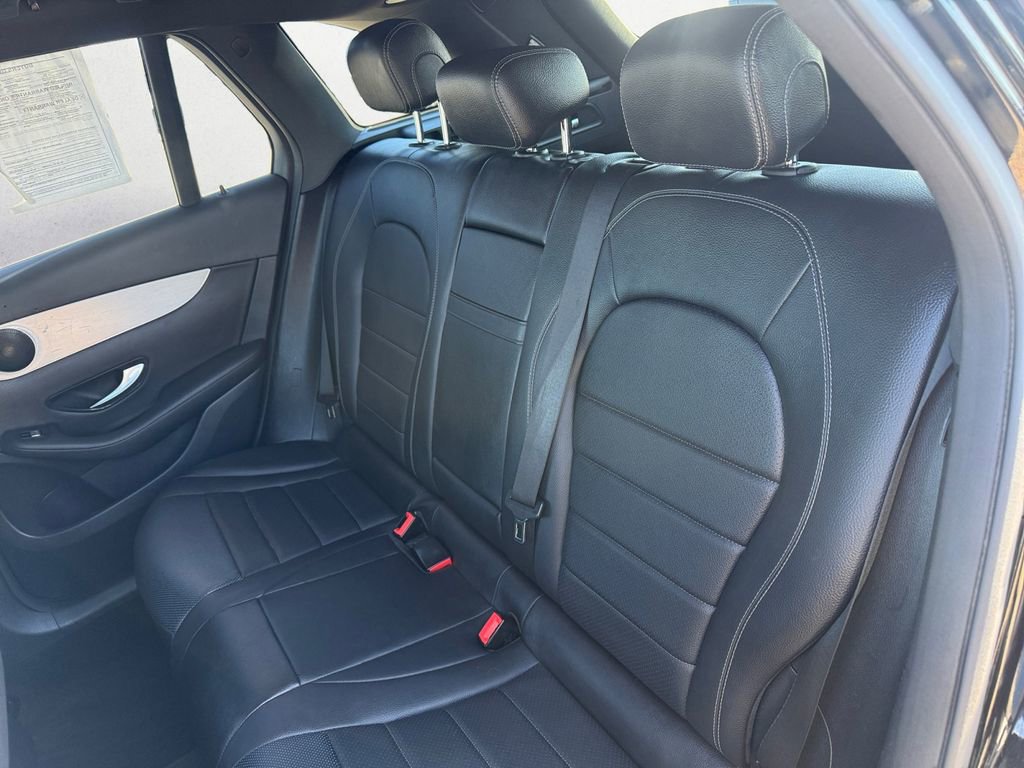 Used 2021 Mercedes-Benz GLC 300 4MATIC image 13