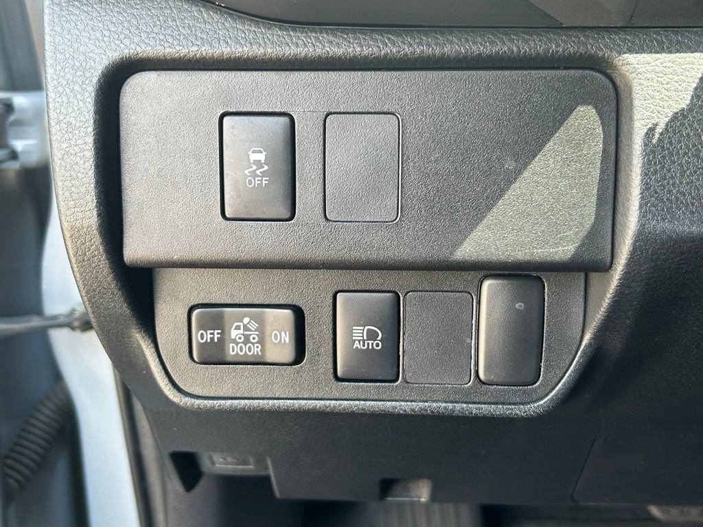 Used 2020 Toyota Tacoma SR5 AWD/4WD image 15