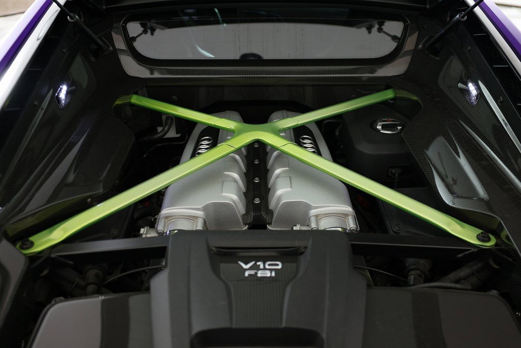 Used 2017 Audi R8 V10 w/ Carbon Exterior Package image 11