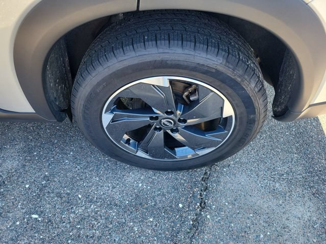 Used 2024 Nissan Rogue SV AWD/4WD image 7