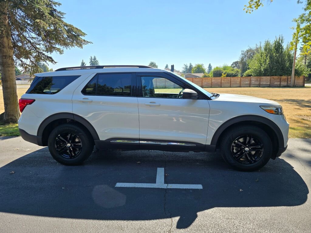 Used 2020 Ford Explorer XLT w/ Class III Trailer Tow Package image 8