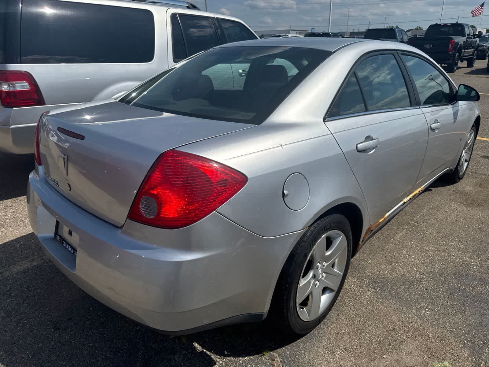 Used 2009 Pontiac G6 Sedan w/ Sun And Sound Package FWD image 13