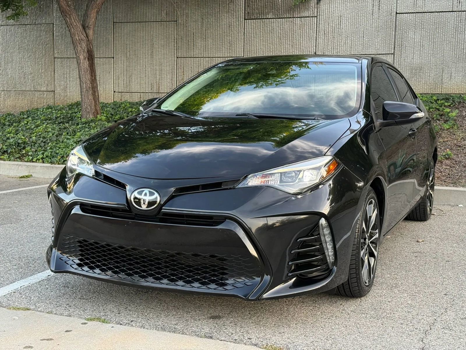Used 2019 Toyota Corolla SE FWD image 3