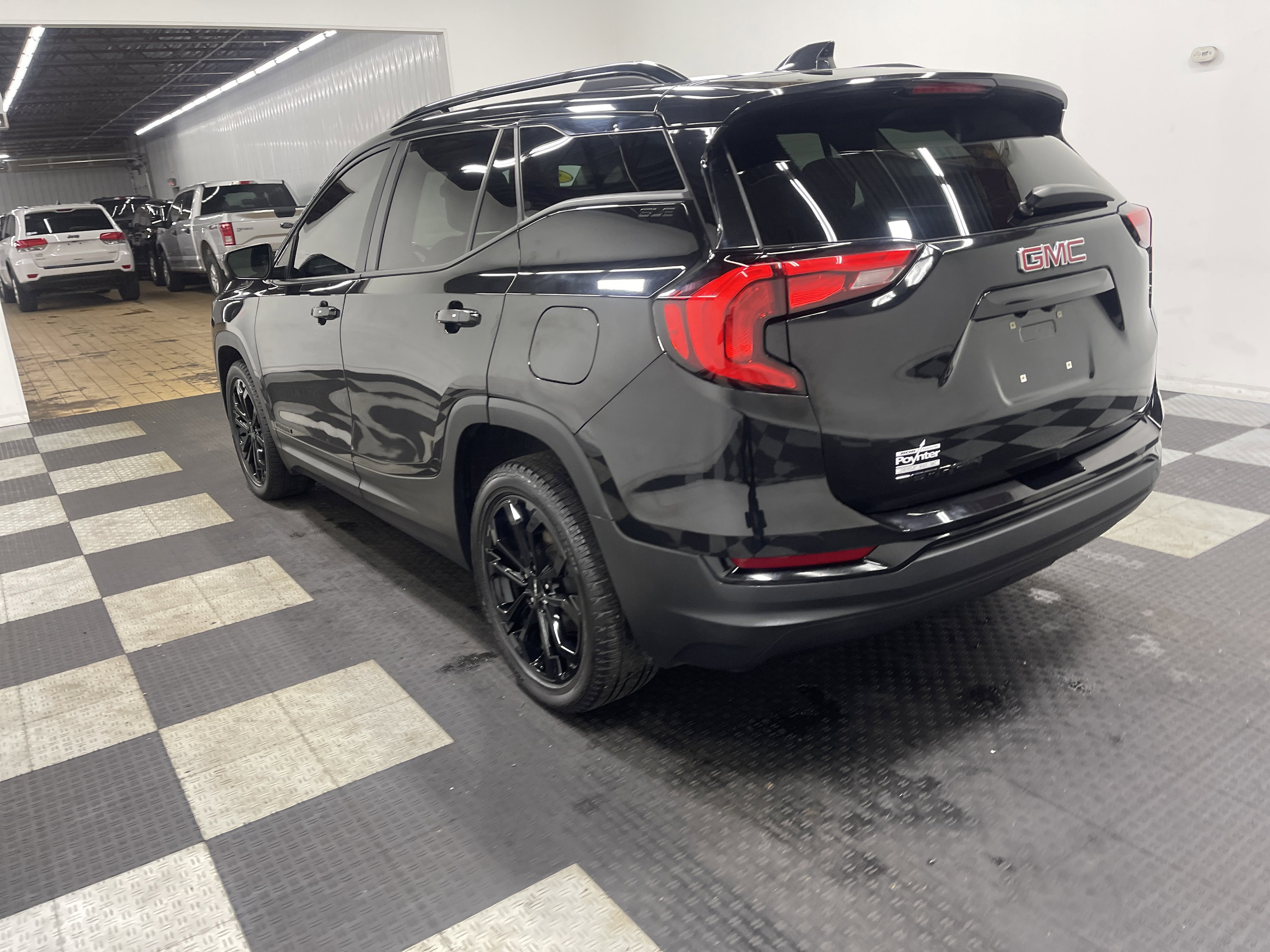 Used 2020 GMC Terrain SLE w/ Elevation Edition image 2