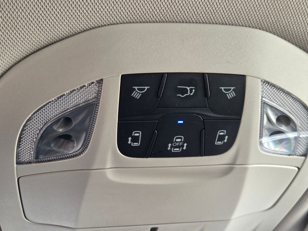 Used 2021 Chrysler Pacifica Touring-L w/ Uconnect Theater Family Group FWD image 12