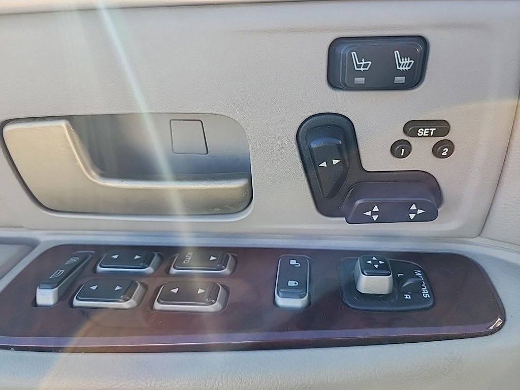 Used 2005 Lincoln Town Car Signature Limited image 18