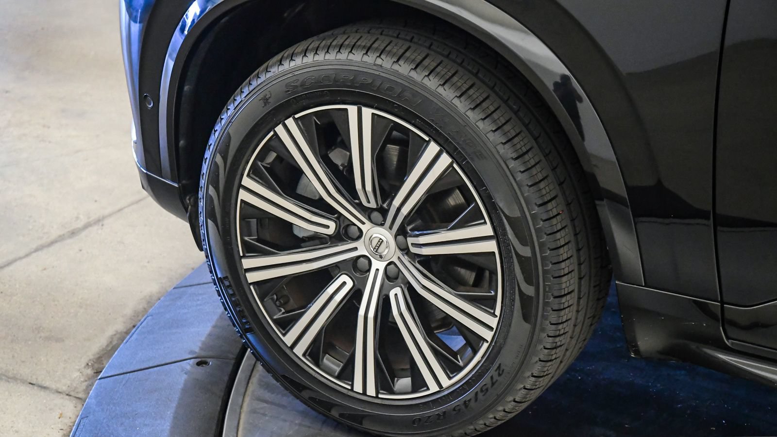 Certified 2024 Volvo XC90 B6 Plus w/ Protection Package Premier AWD/4WD image 10