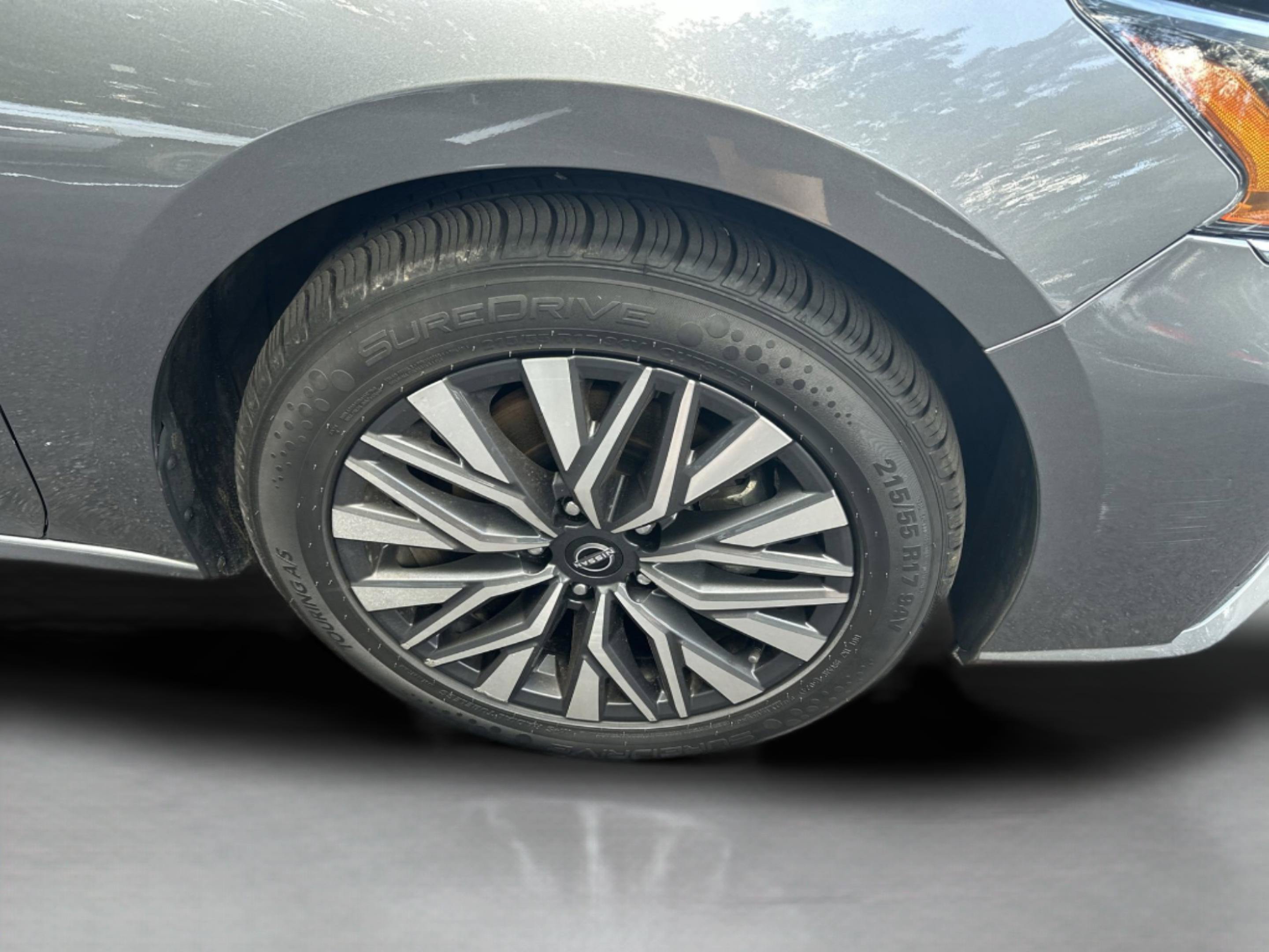 Used 2024 Nissan Altima 2.5 SV FWD image 29