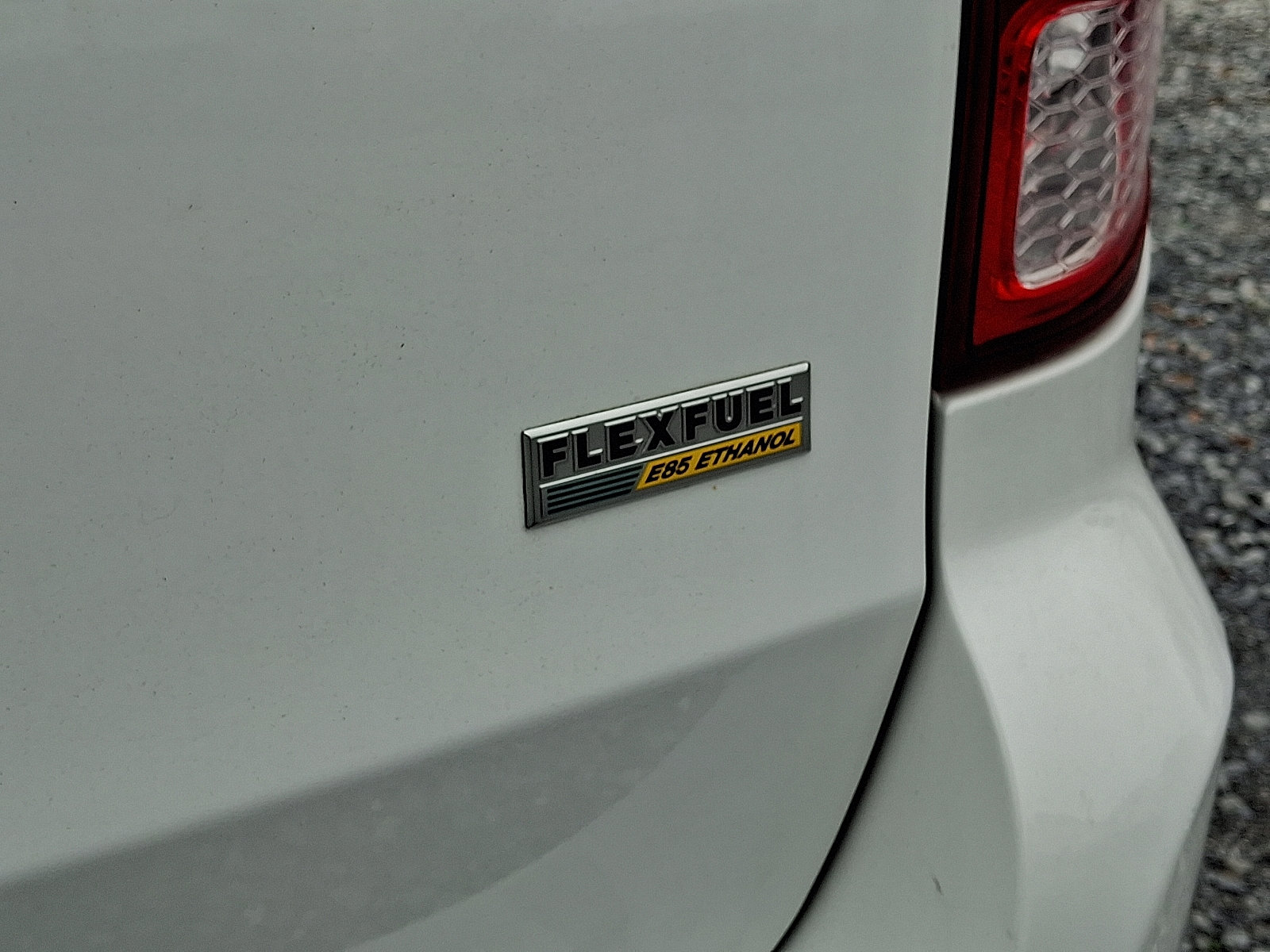 Used 2018 Dodge Grand Caravan SE w/ UConnect Hands-Free Group image 30