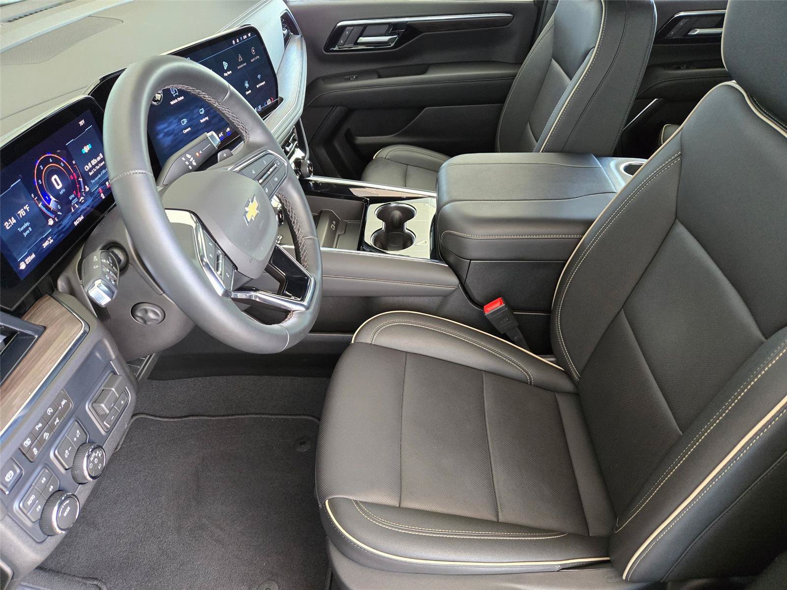 Used 2026 Chevrolet Suburban Premier w/ Sun And Tow Package AWD/4WD image 11