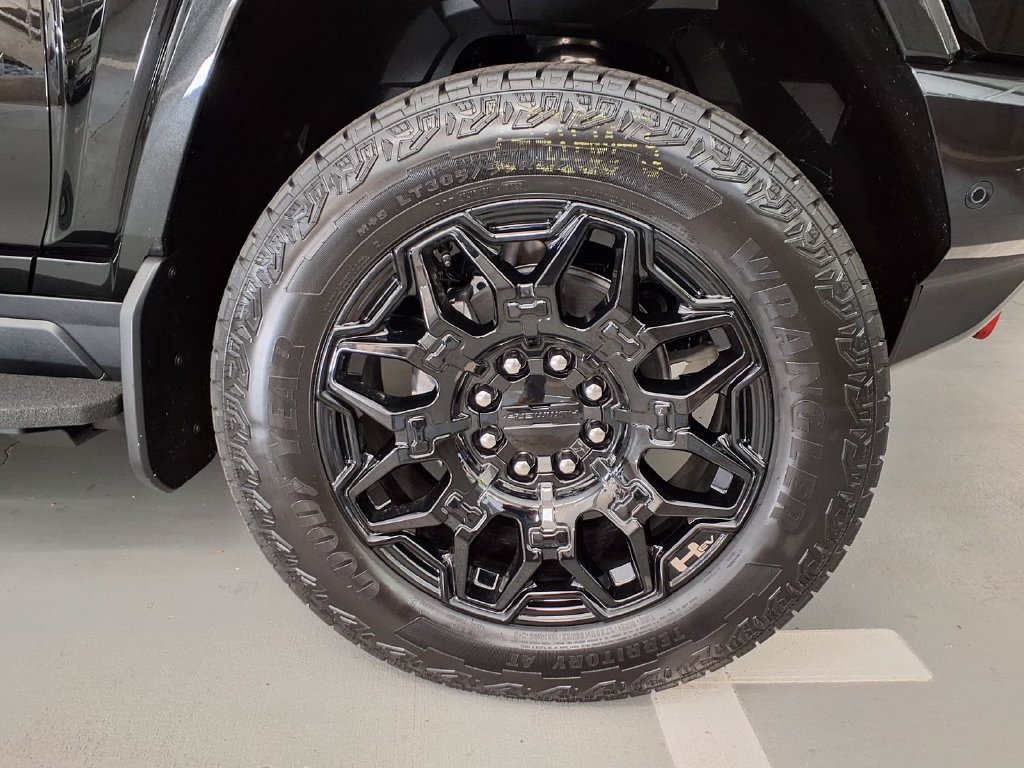 New 2026 GMC Hummer EV SUV w/ LPO, Illumination Package AWD/4WD image 5