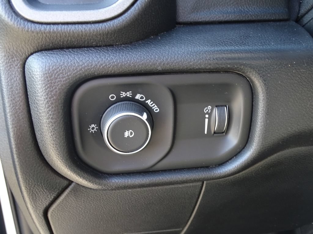 Used 2022 RAM 5500 Tradesman RWD image 14