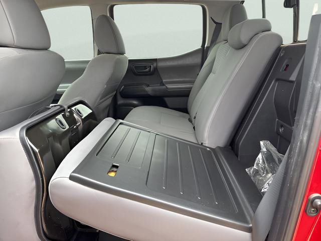 Used 2018 Toyota Tacoma SR w/ SR Convenience Package image 33
