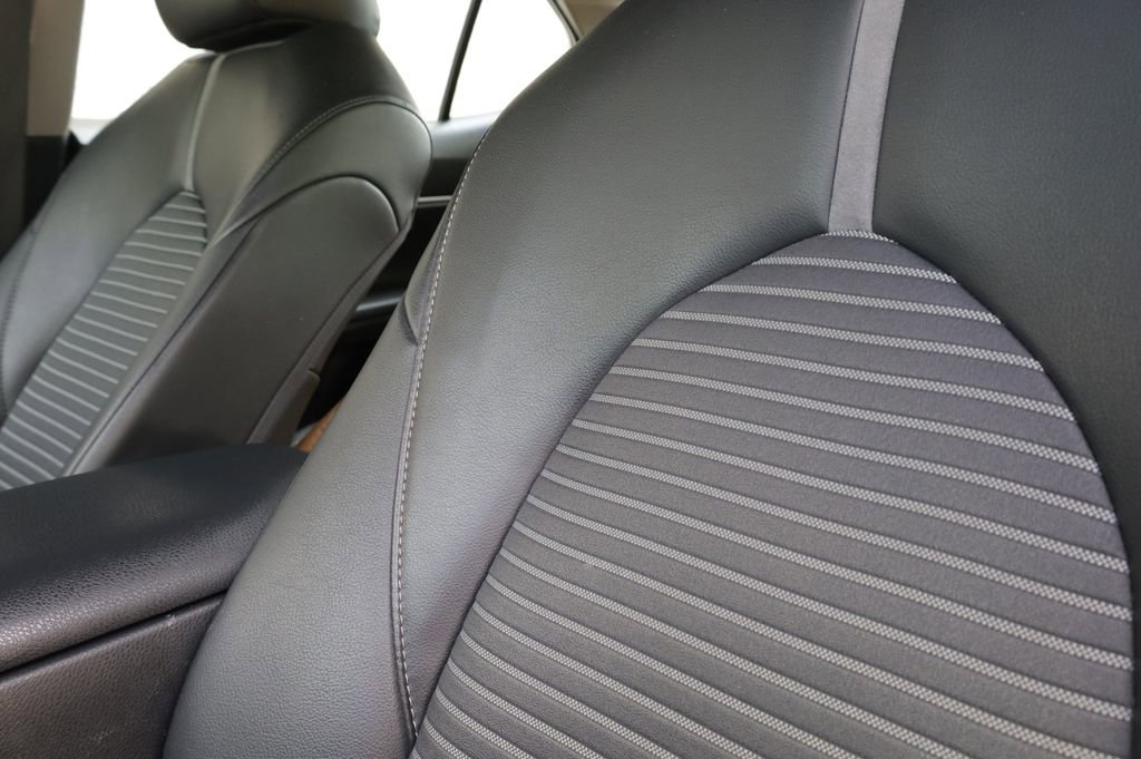 Used 2023 Toyota Camry SE image 8