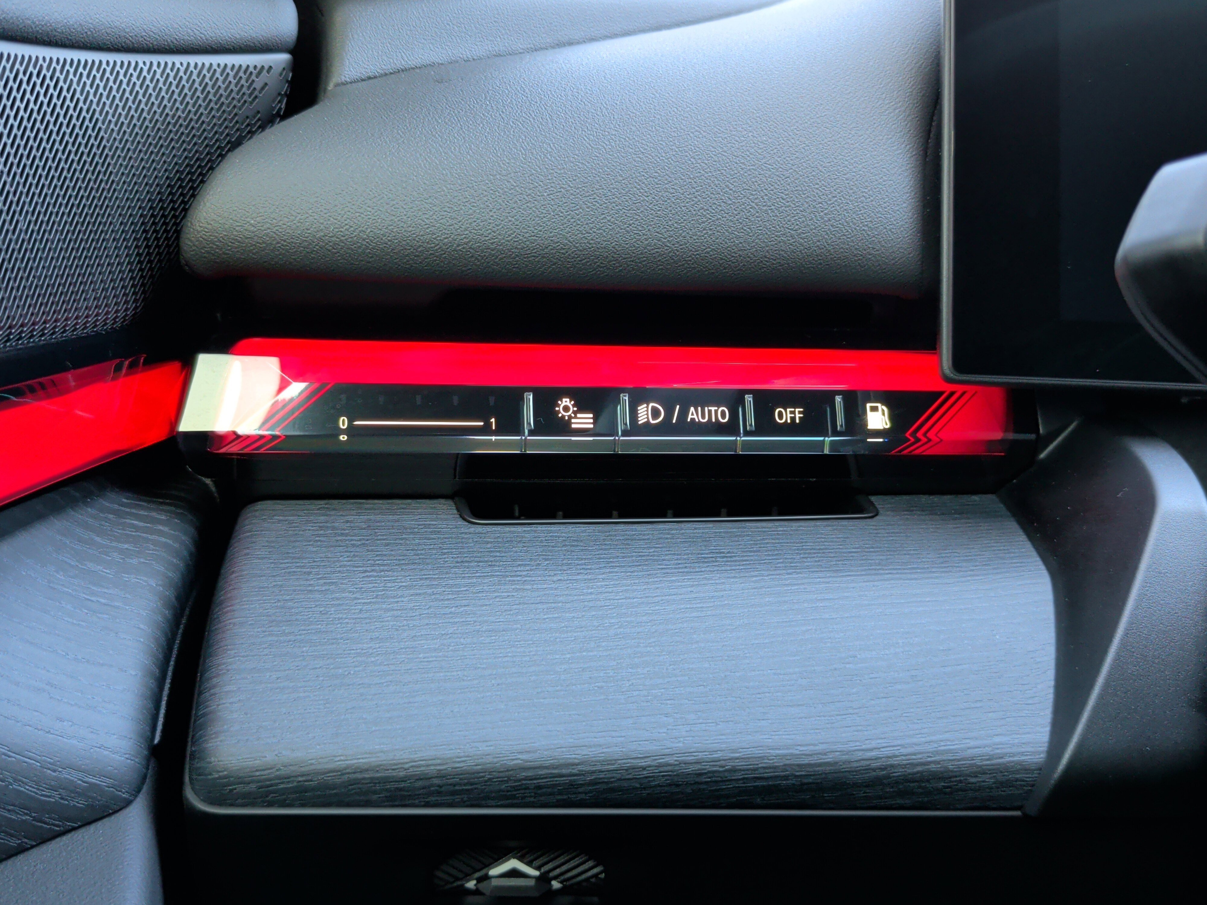 Certified 2025 BMW 550e xDrive 550e xDrive w/ Premium Package image 27