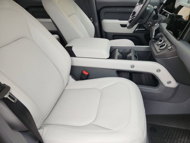 Used 2025 Land Rover Defender 110 X-Dynamic SE image 13