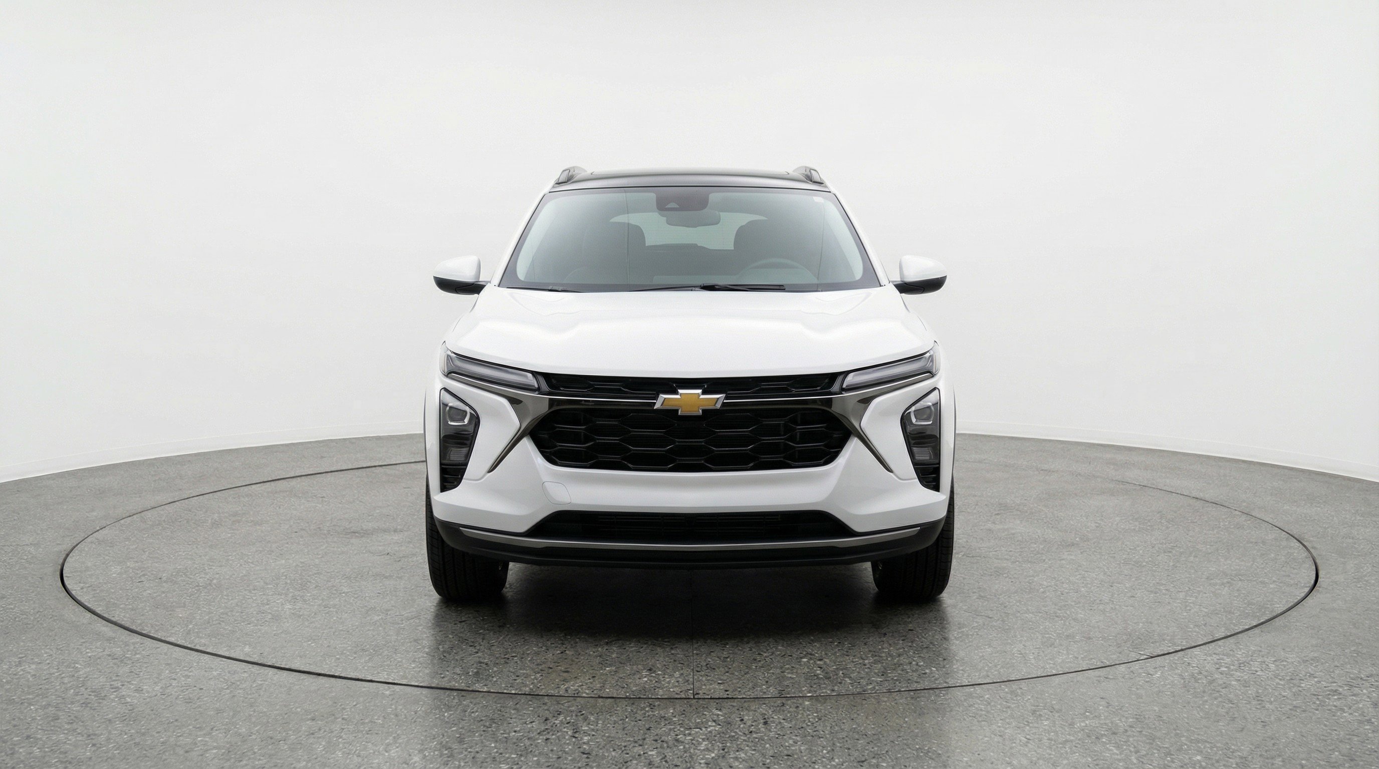 Used 2025 Chevrolet Trax LT FWD image 2