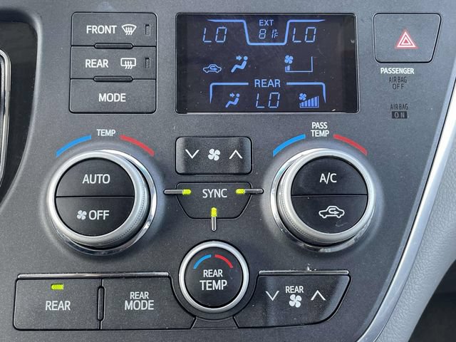 Used 2017 Toyota Sienna LE FWD image 26