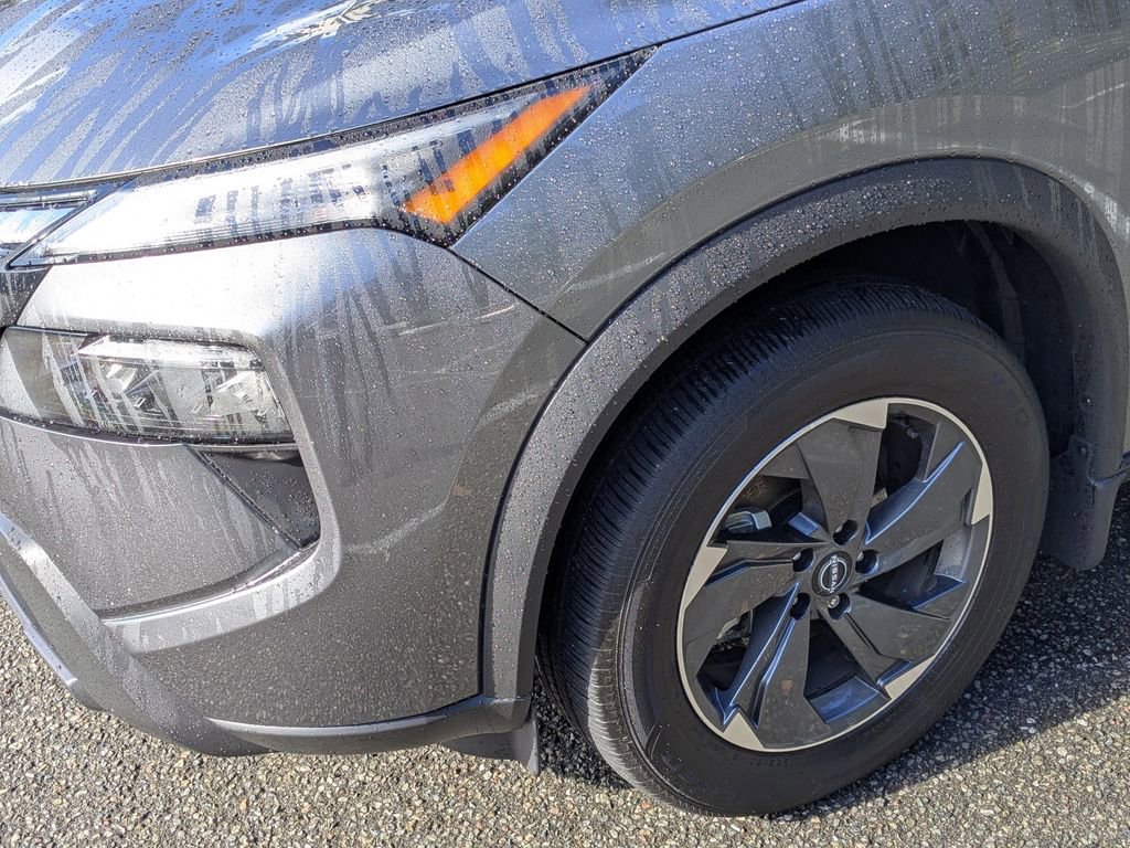 Used 2025 Nissan Rogue SV w/ SV Premium Package image 10