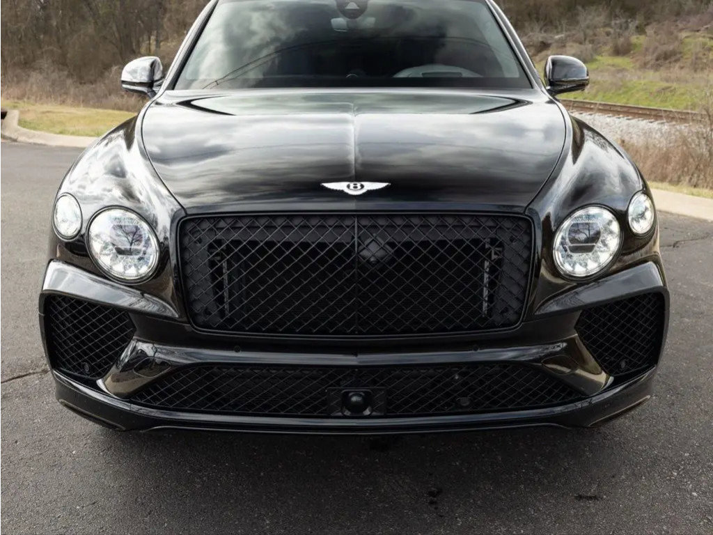 Used 2025 Bentley Bentayga V8 image 17