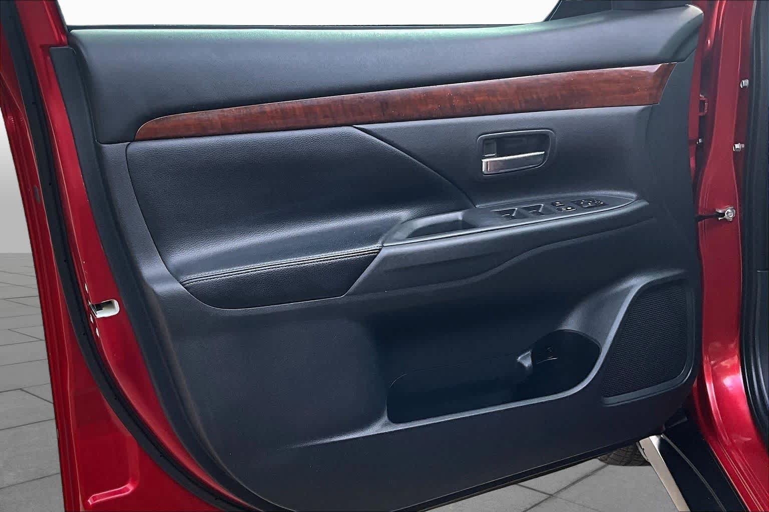 Used 2015 Mitsubishi Outlander SE FWD image 22