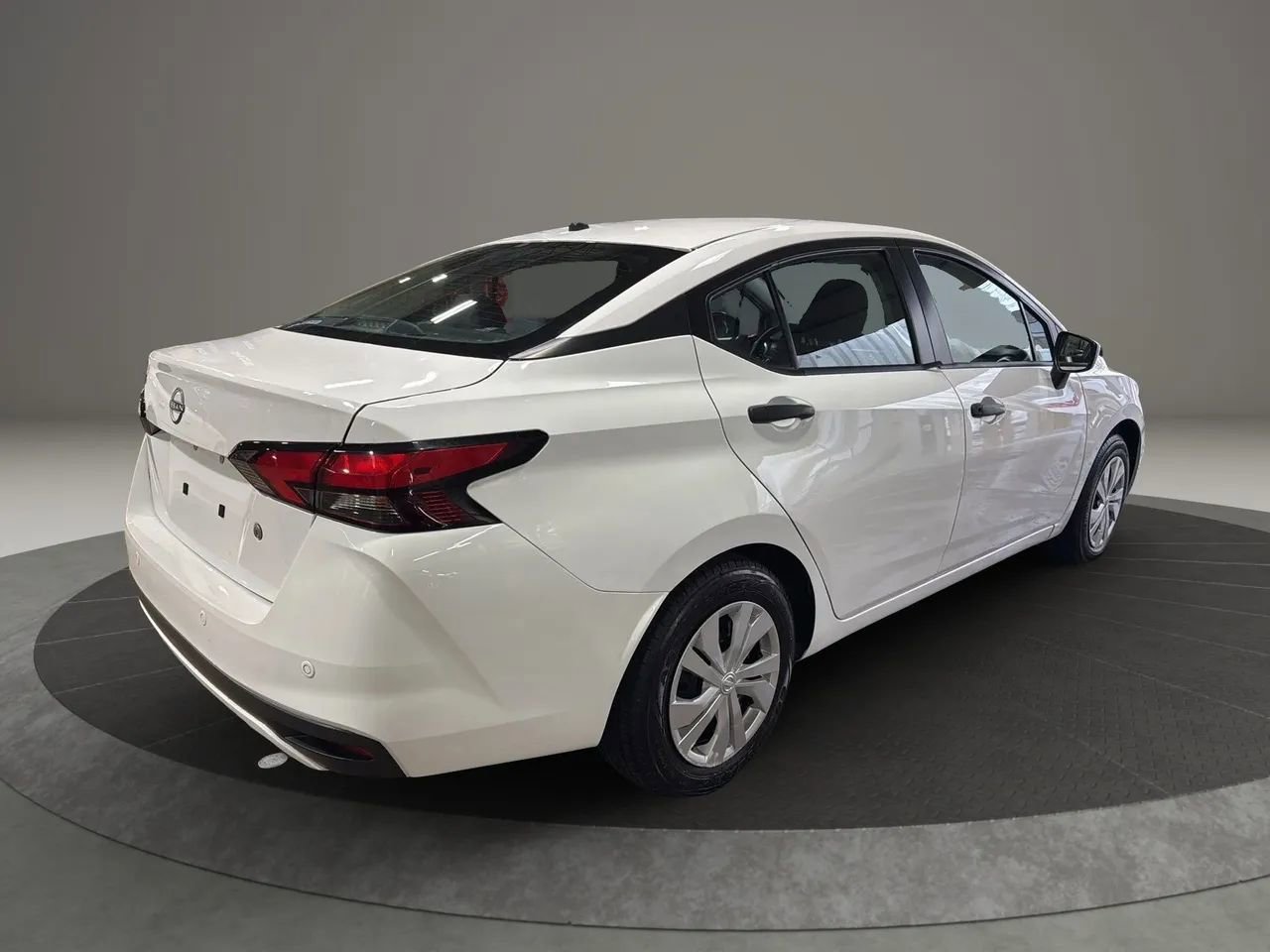 Used 2023 Nissan Versa S image 5