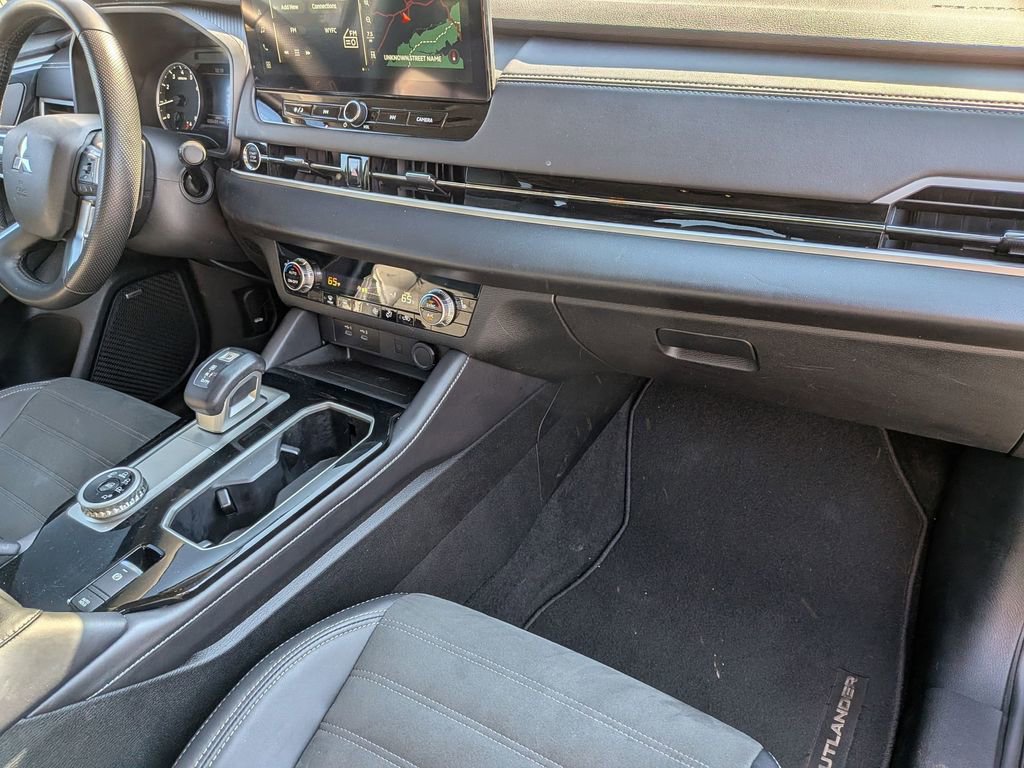 Used 2025 Mitsubishi Outlander SE image 33