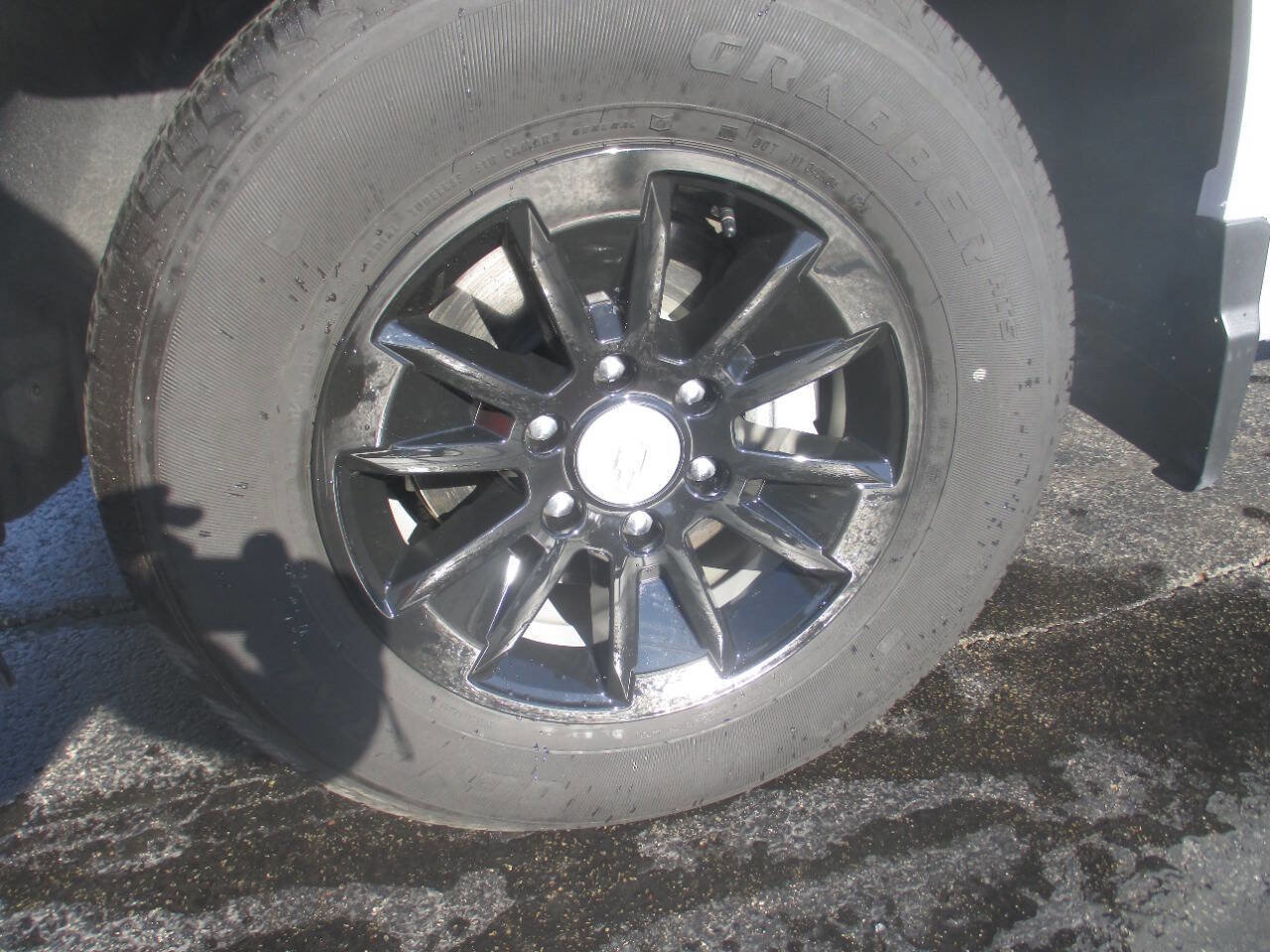 Used 2024 Chevrolet Silverado 1500 LT AWD/4WD image 25
