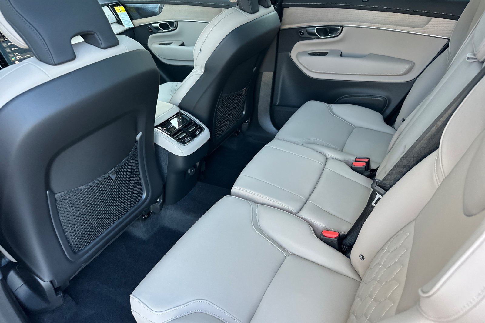 New 2027 Volvo XC90 B6 Plus AWD/4WD image 9