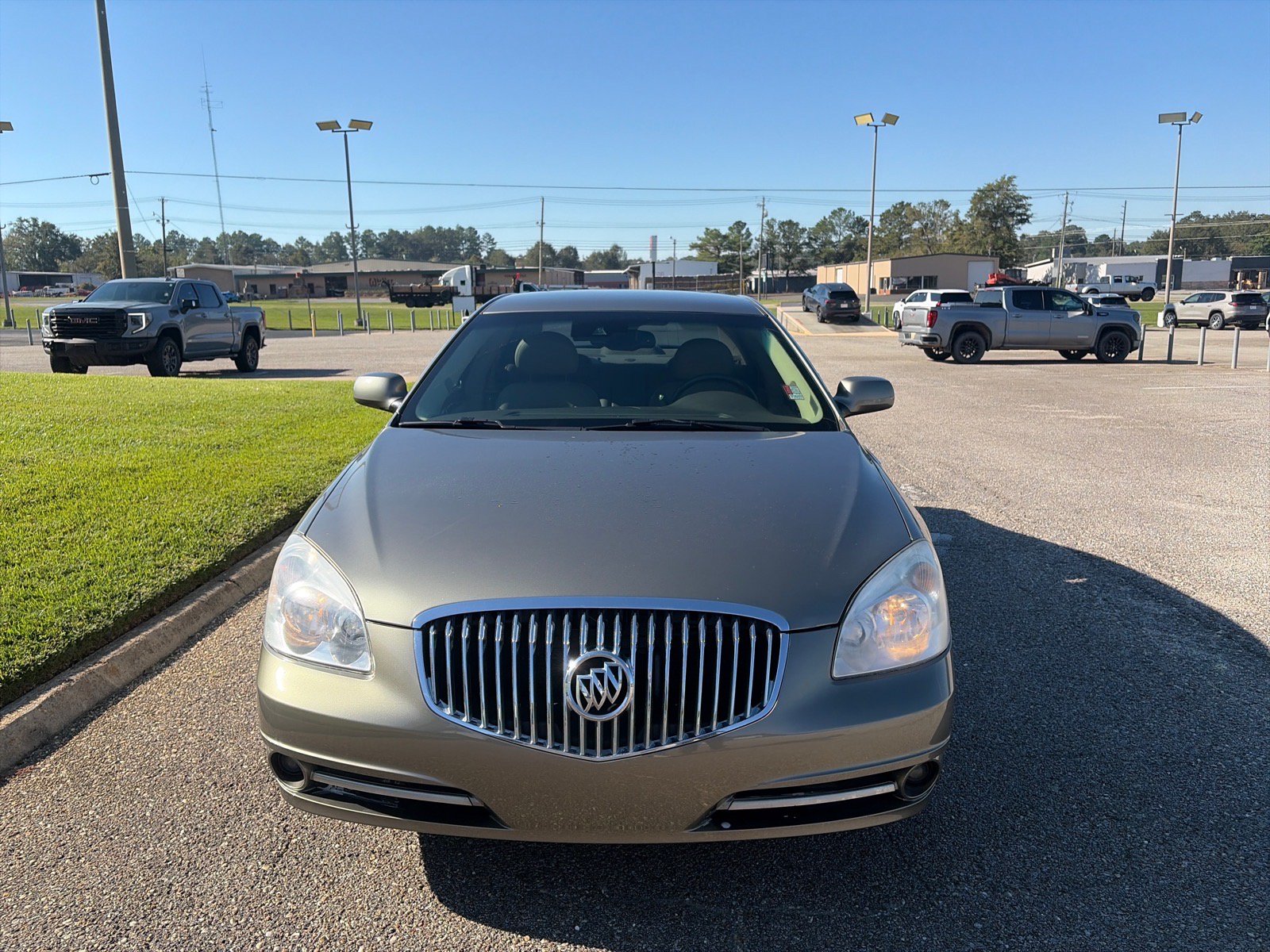 Used 2011 Buick Lucerne CXL FWD image 1