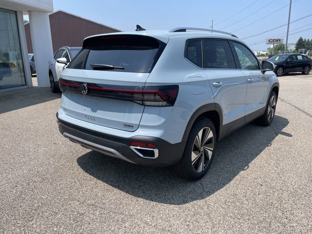 Used 2025 Volkswagen Taos SE w/ Panoramic Sunroof Package image 5