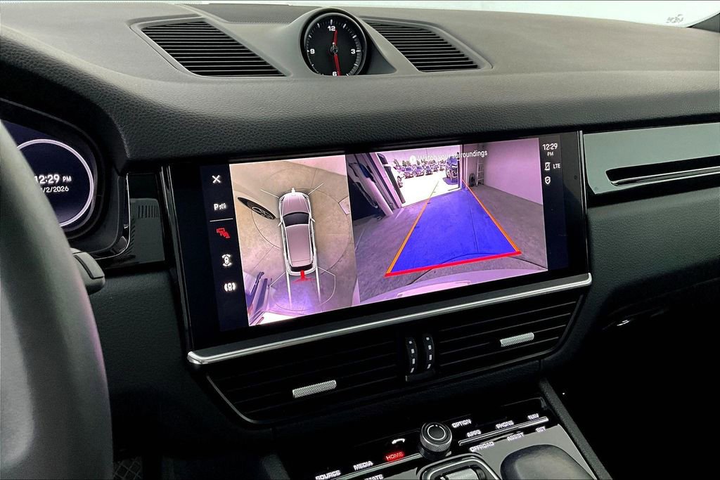 Used 2023 Porsche Cayenne AWD/4WD image 29