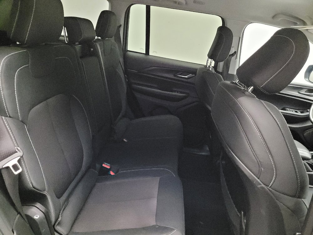 Used 2024 Jeep Grand Cherokee Laredo RWD image 19