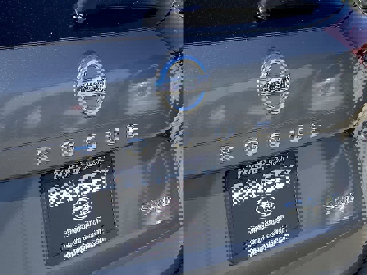 Used 2021 Nissan Rogue SV w/ Premium Package image 10