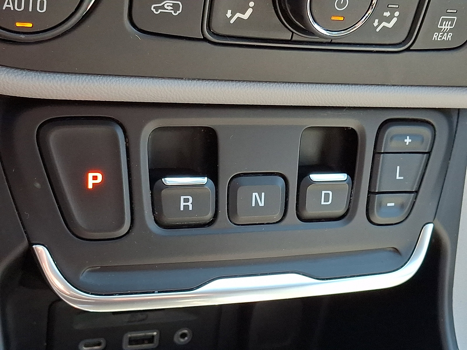 Used 2020 GMC Terrain SLE w/ Driver Convenience Package image 16