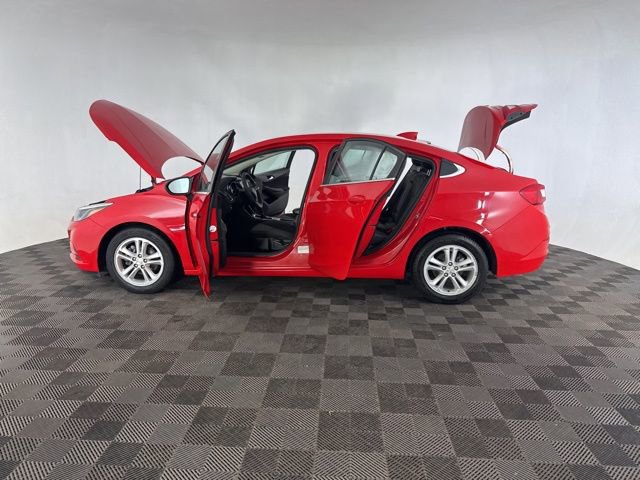 Used 2018 Chevrolet Cruze LT image 11