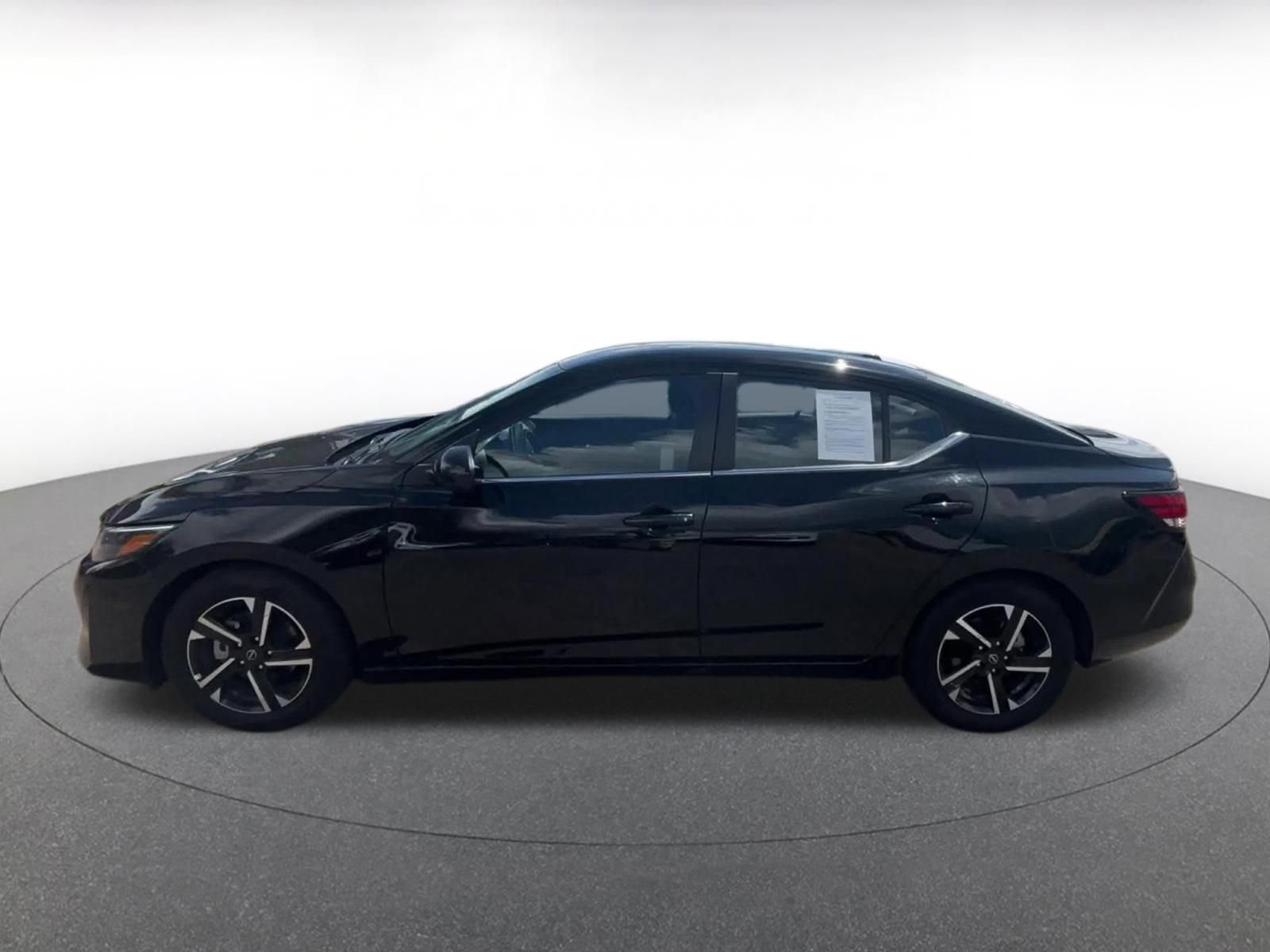 Used 2025 Nissan Sentra SV FWD image 9