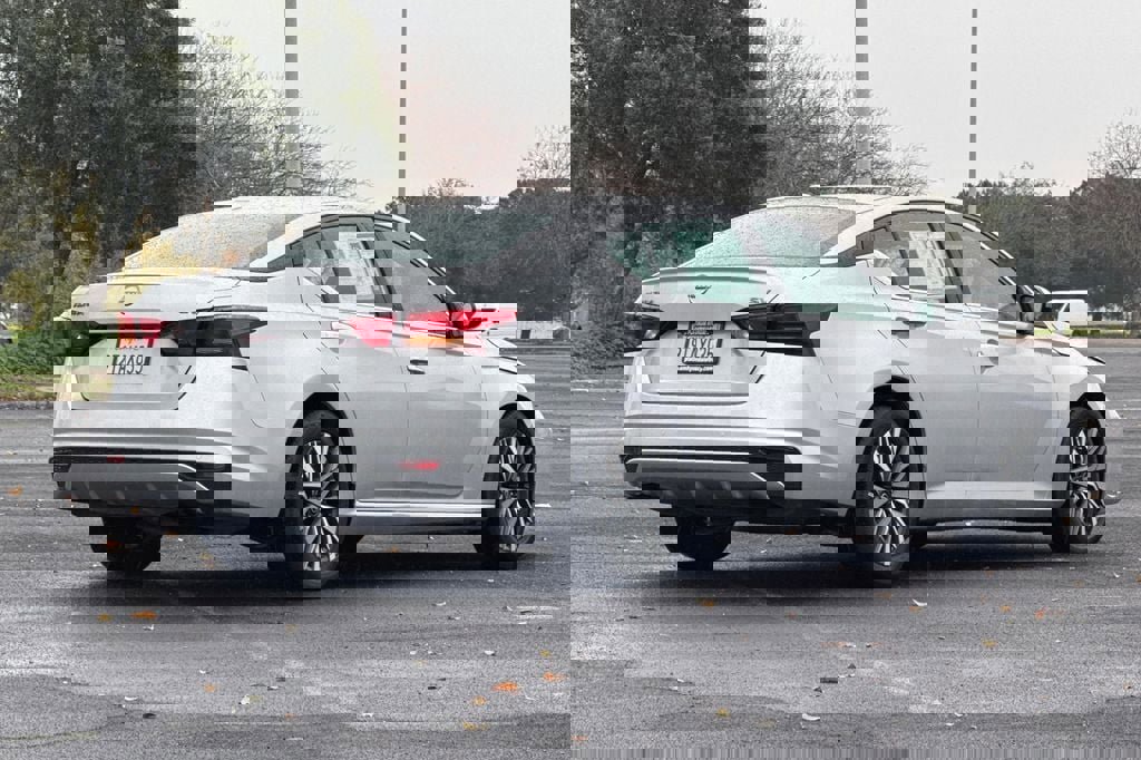 Used 2023 Nissan Altima 2.5 SV image 4