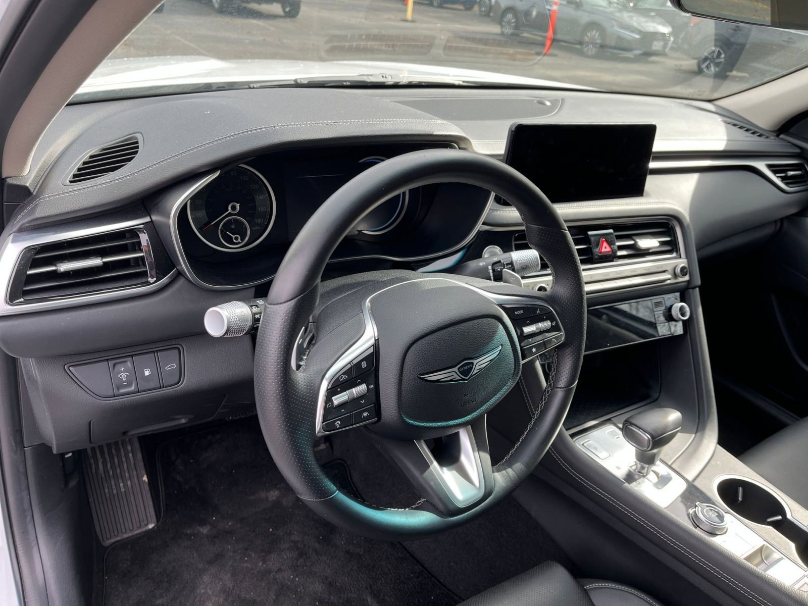 Used 2025 Genesis G70 2.5T image 28